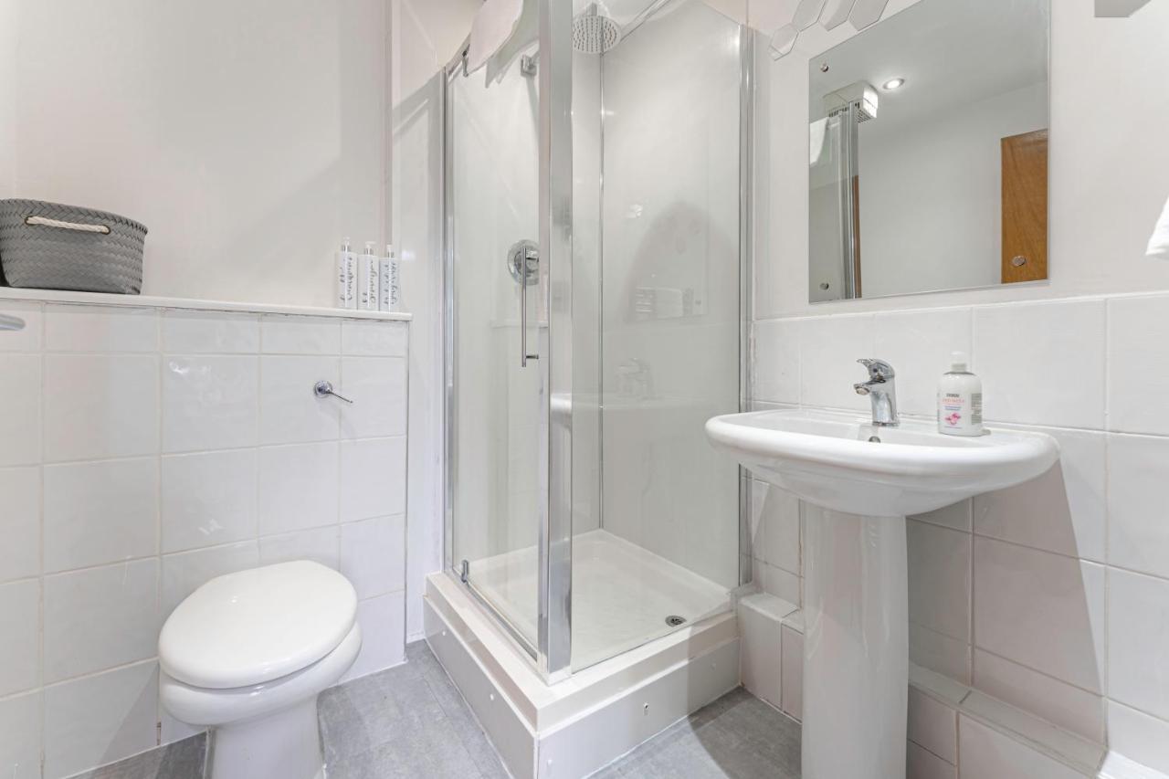 Jkg Property Solutions Presents Cosy City Apartment Coventry Exterior photo