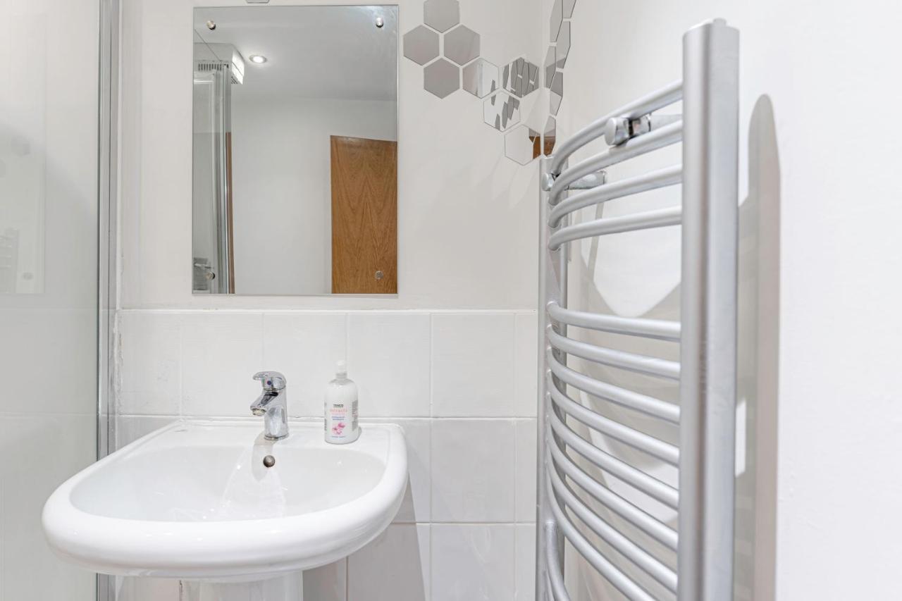 Jkg Property Solutions Presents Cosy City Apartment Coventry Exterior photo